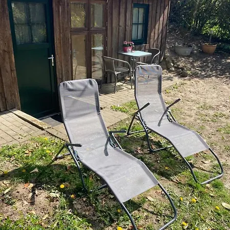 度假居 Kleines Ferienhaeuschen Im Gruenen Am Wasser *