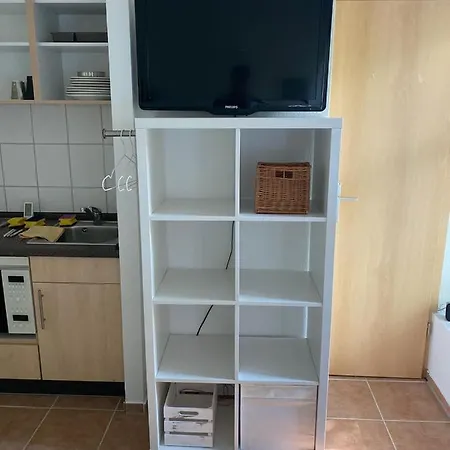 Kleines Ferienhaeuschen Im Gruenen Am Wasser 度假居