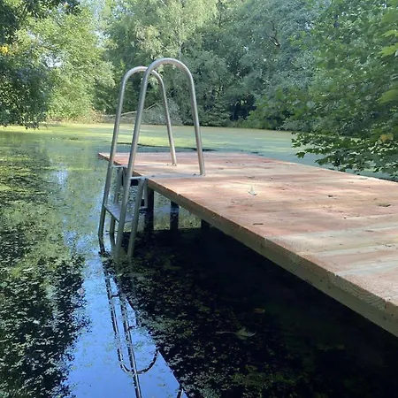 Kleines Ferienhäuschen Im Grünen Am Wasser *