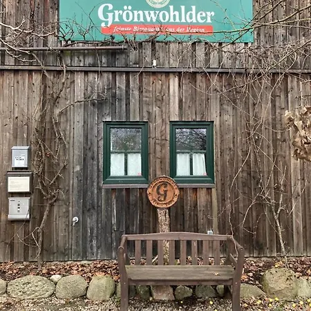 度假居 Kleines Ferienhaeuschen Im Gruenen Am Wasser