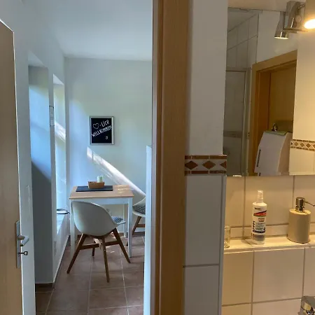 度假居 Kleines Ferienhaeuschen Im Gruenen Am Wasser