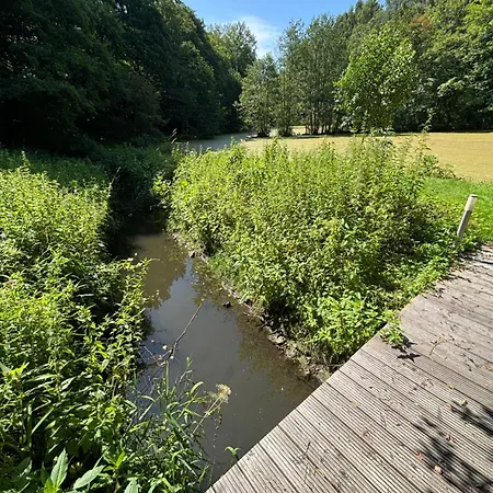 Kleines Ferienhäuschen Im Grünen Am Wasser *