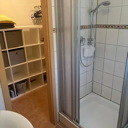 Kleines Ferienhäuschen Im Grünen Am Wasser *